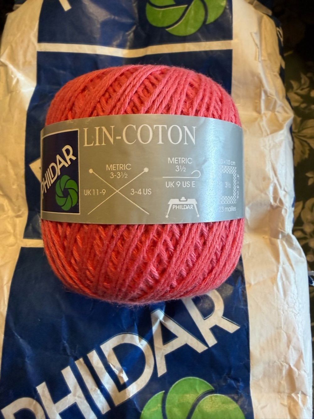 Phildar Lin-Coton Yarn - Coral Red stunning, deep pink red color. 10 balls knew.